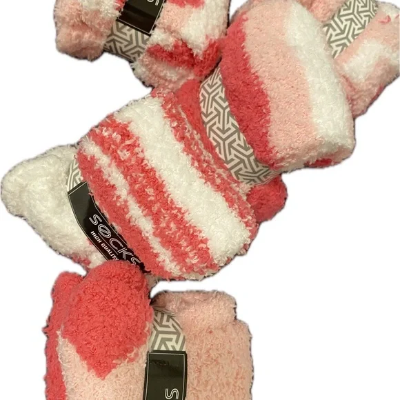 Love-Print Pink and White Hearts-Socks Gift Box Collection of 5 Pairs - Picture 4 of 7